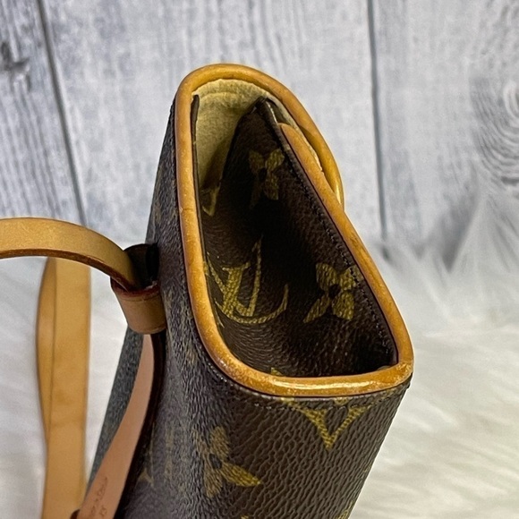 LOUIS VUITTON florentine waist/ shoulder bag in monogram - Picture 5 of 16